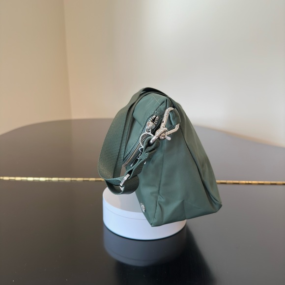 NWT Athleisure Vacation Minimalist Lululemon All Night Festival Bag 5L - Picture 13 of 17